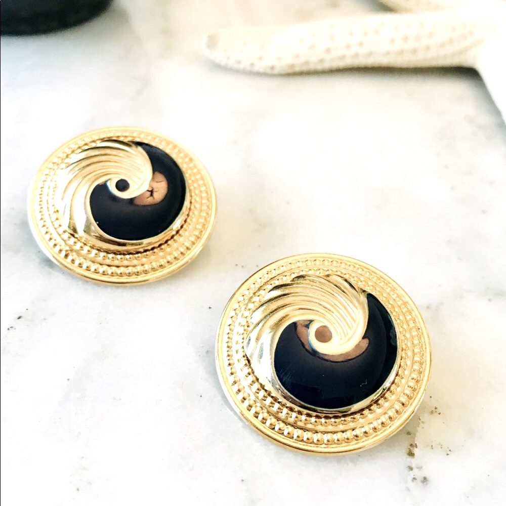 Vintage lacquered swirl earrings